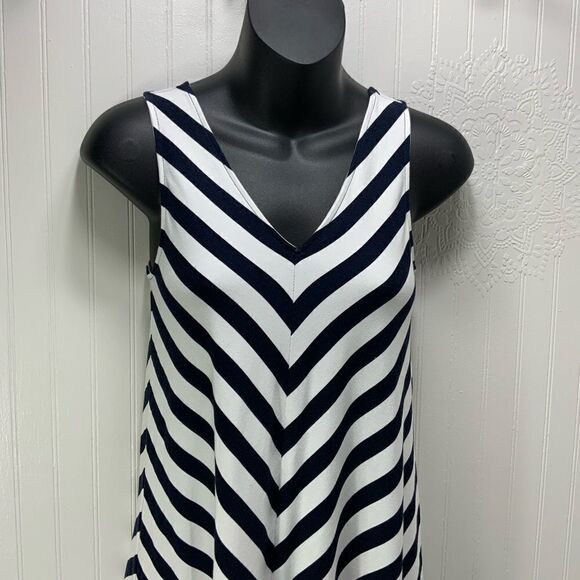 LOFT Sleeveless dress - Picture 2 of 7